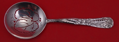 Pea Spoon w/ peapod motif   9 1/8
